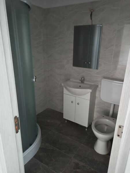 Postalionului, langa STB 241, 10 min. metrou Ap.Patriei, garsoniera